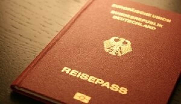 Німеччина спростила отримання громадянства для українських біженців і дозволила мати кілька паспортів