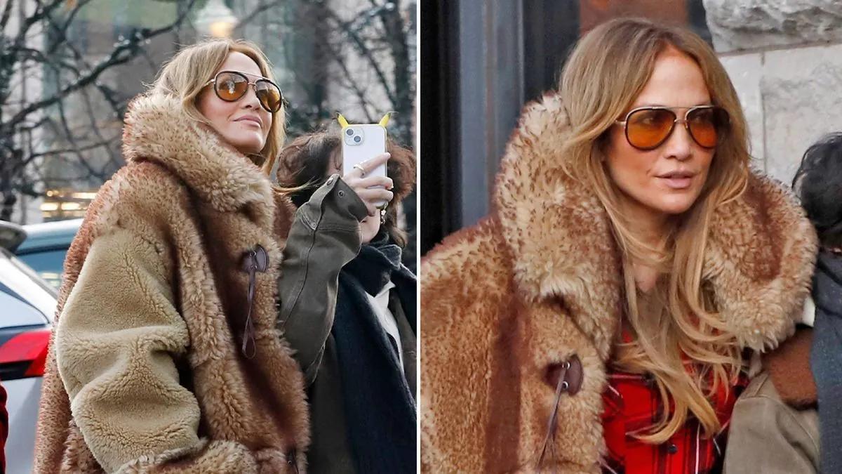 J.Lo celebrates her first Christmas after the divorce with her daughter.