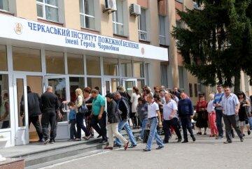 Military-style regulations at the defunct Cherkasy Institute of Fire Safety: what's happening with the cadets?