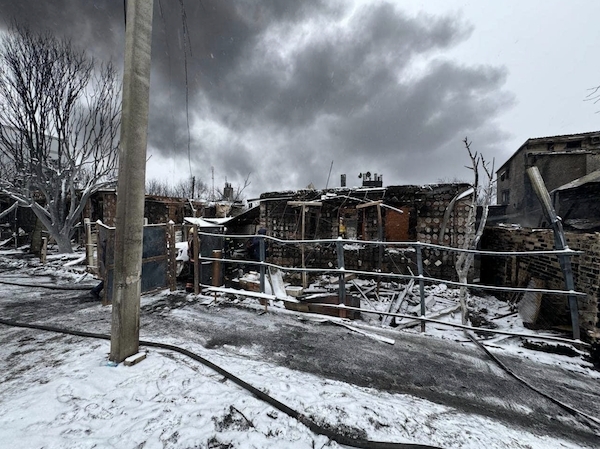 Будинки у Харкові згоріли разом з сімома мешканцями через влучання безпілотника у нафтобазу